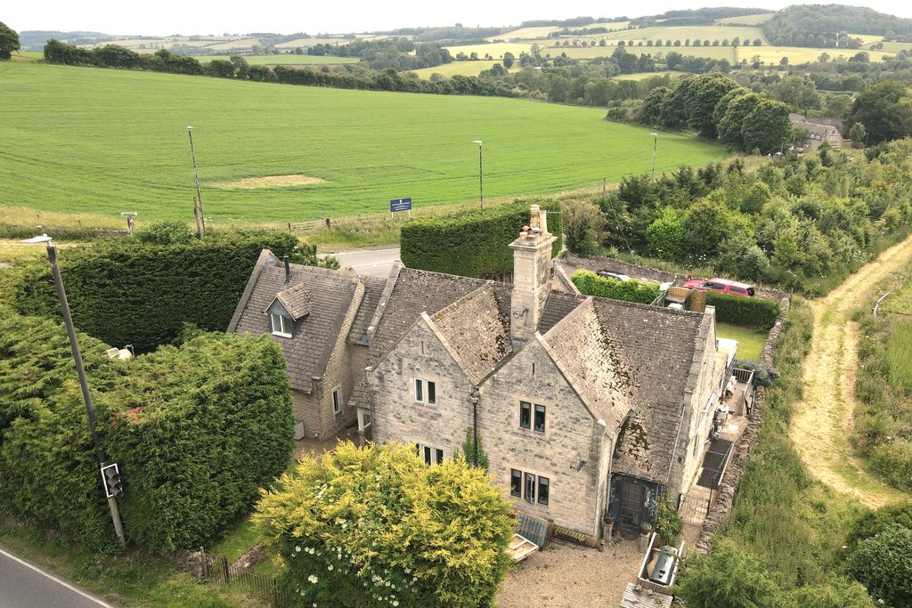 Property photo 3 of 22 House