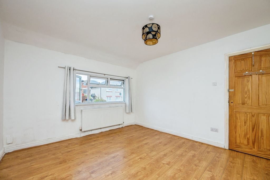 Property photo 3 of 13