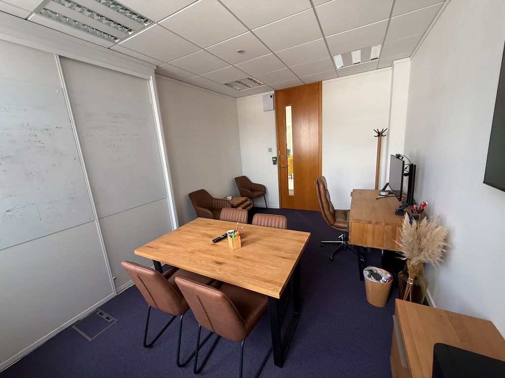 Property photo 1 of 6 Office