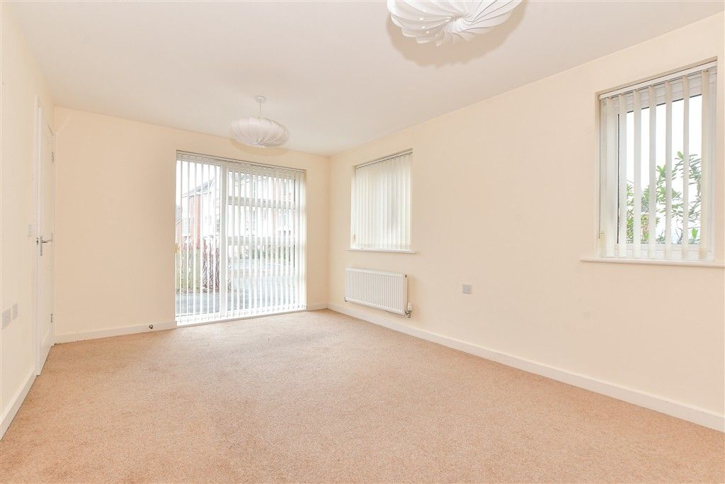 Property photo 3 of 14 Lounge