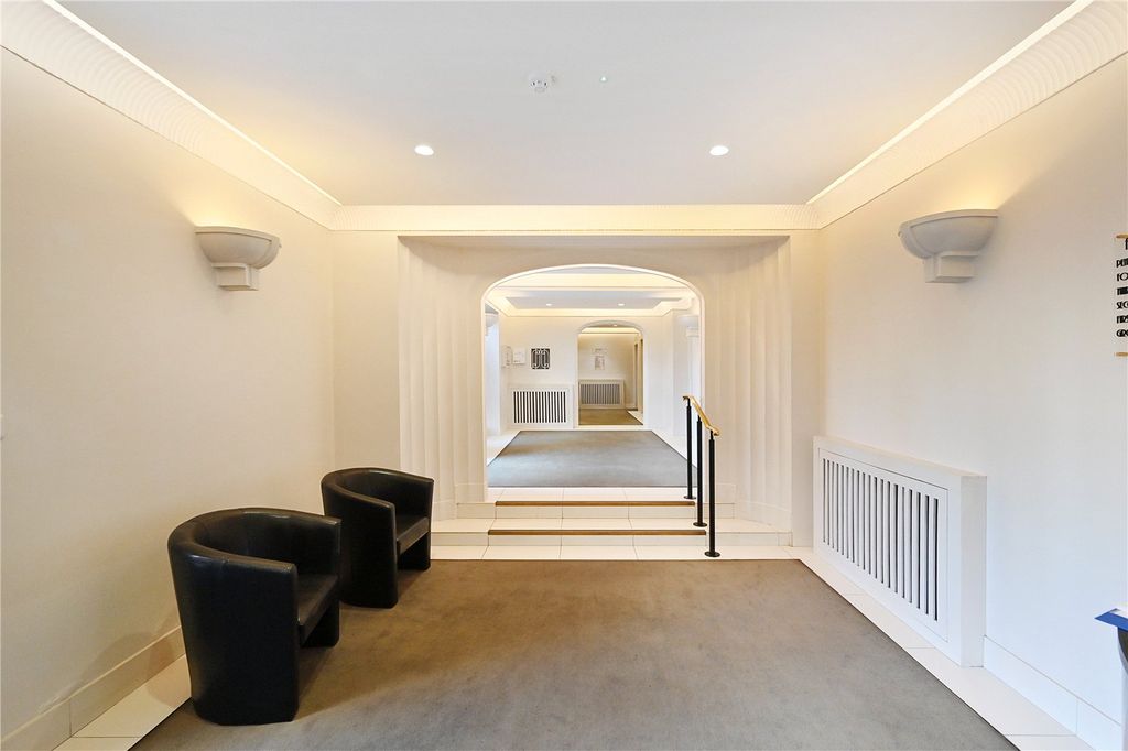 Property photo 3 of 12 Hall