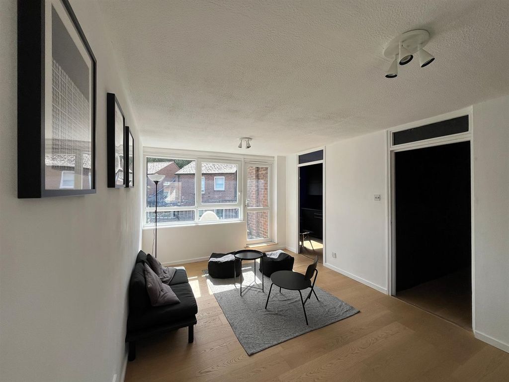 Property photo 2 of 13 8A756715-d64c-439d-83Bc-Bf5Ec3809383.Jpg