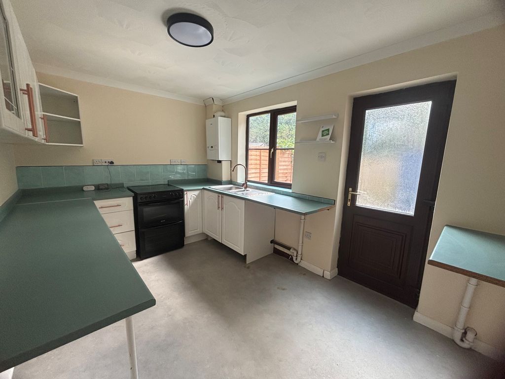 Property photo 3 of 6 Kitchen