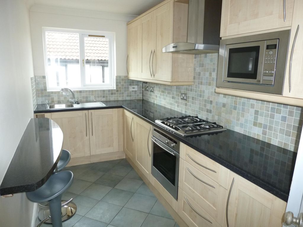 Property photo 2 of 7 Kitchen