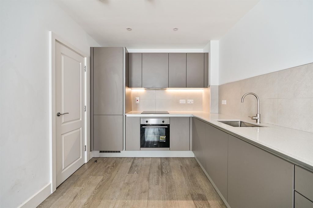 Property photo 3 of 7 Kitchen