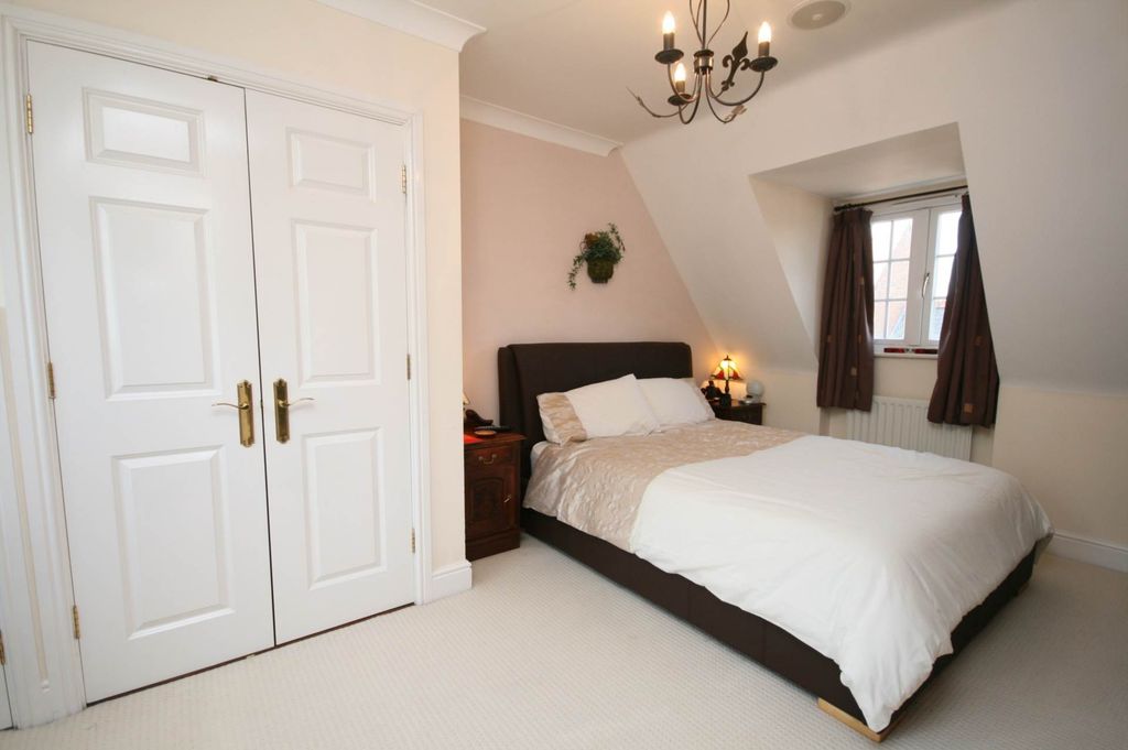 Property photo 3 of 12