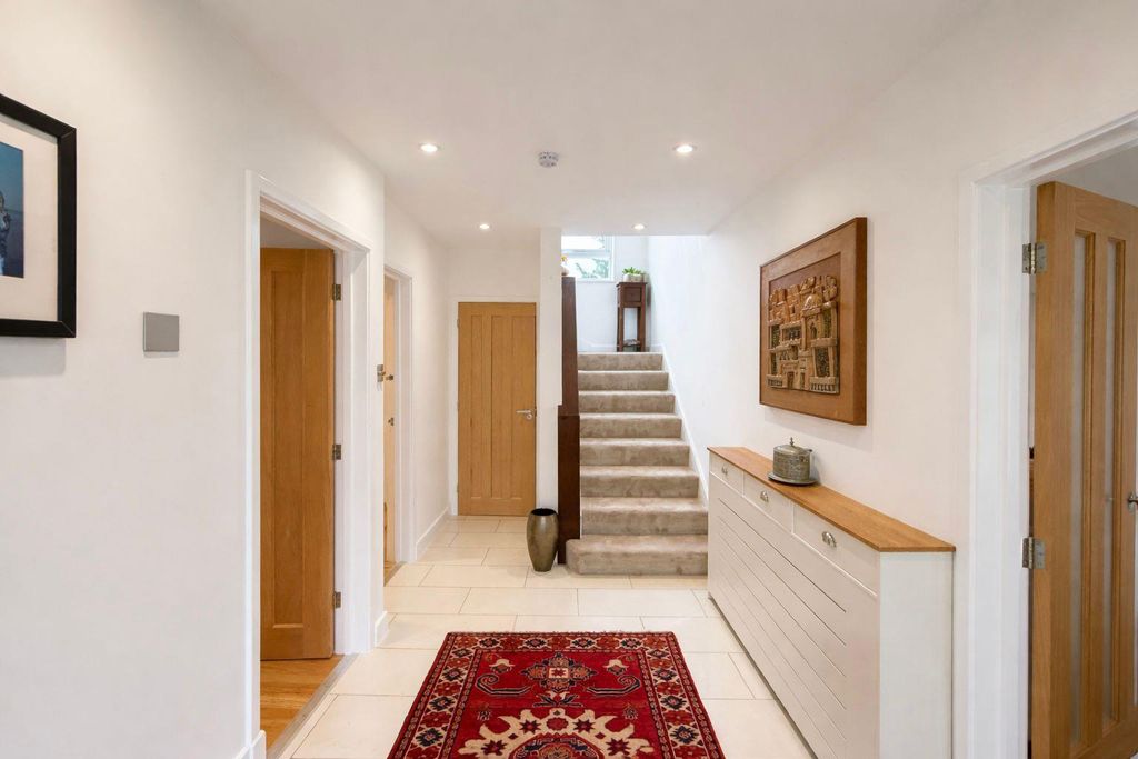 Property photo 1 of 18 Hallway