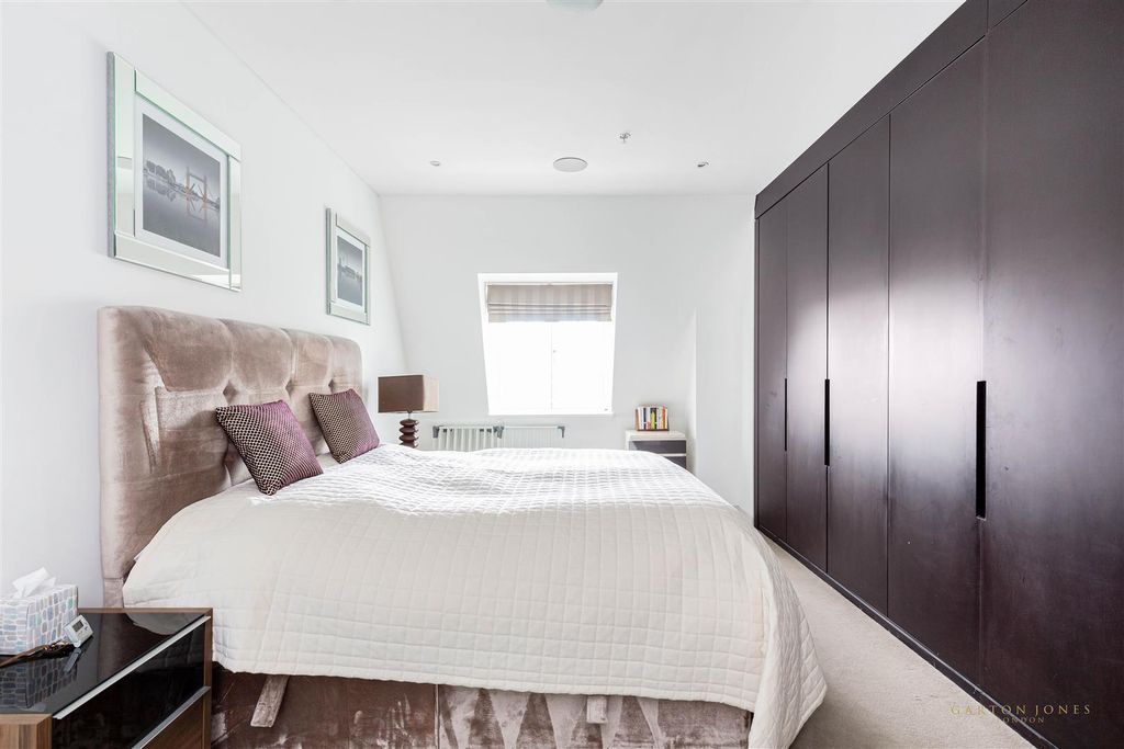 Property photo 3 of 11 Bedroom.Jpg