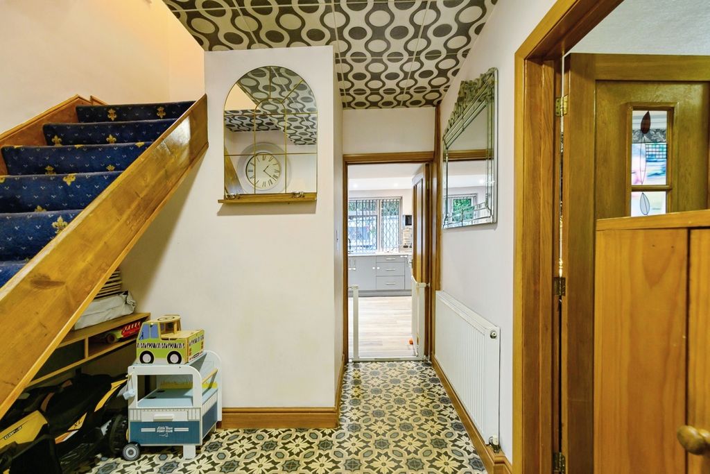Property photo 3 of 26 Pbox-Img.Jpg