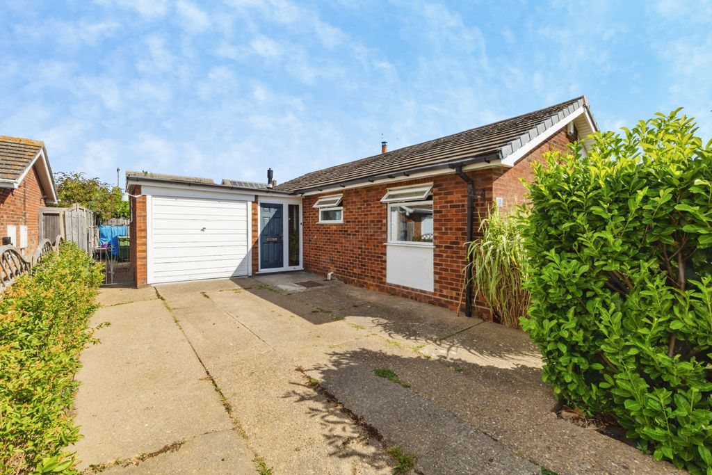 Property photo 1 of 19 2026-07-31-5Elmclose027