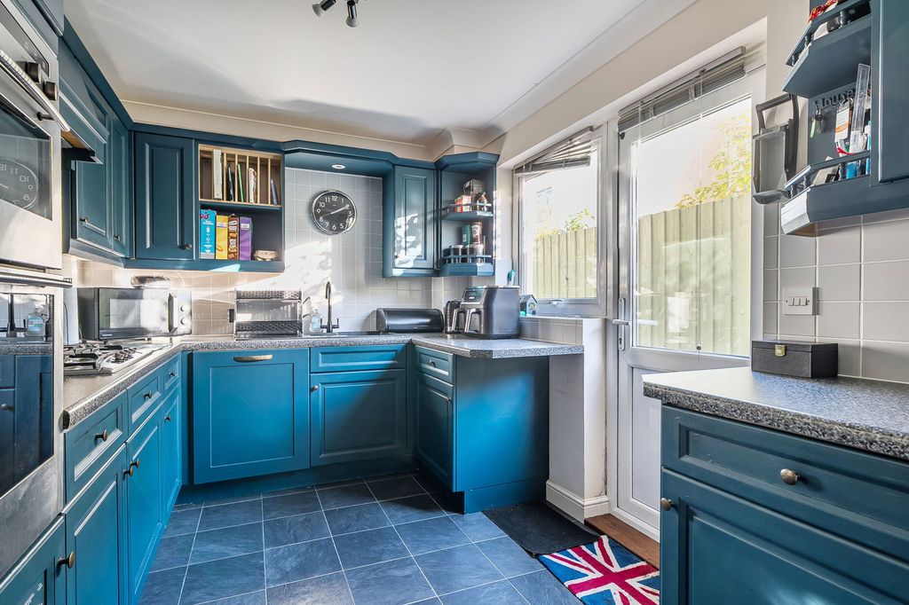 Property photo 2 of 18