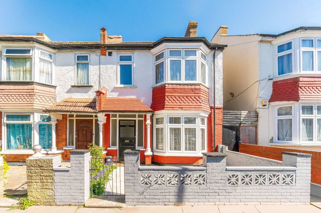 Property photo 2 of 12