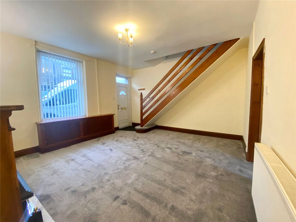 Property photo 3 of 13 Lounge