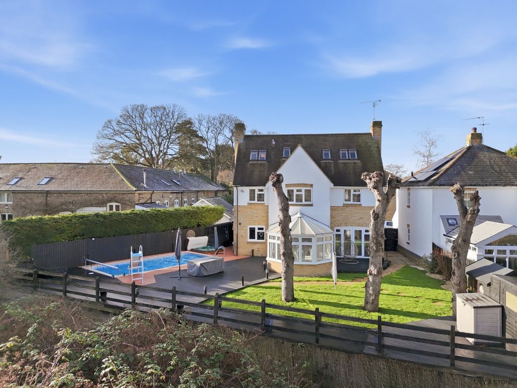 Property photo 2 of 34 4750371