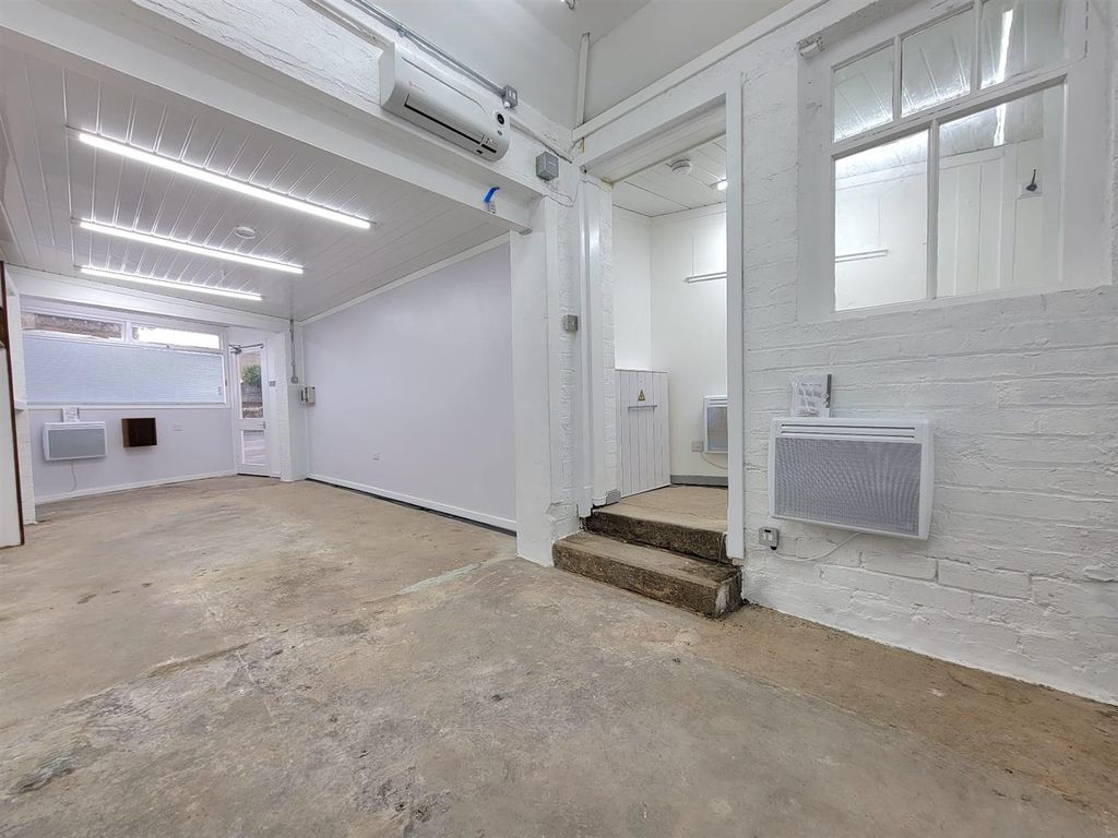 Property photo 2 of 10 Knm0078Levc Front Room (1).Jpg