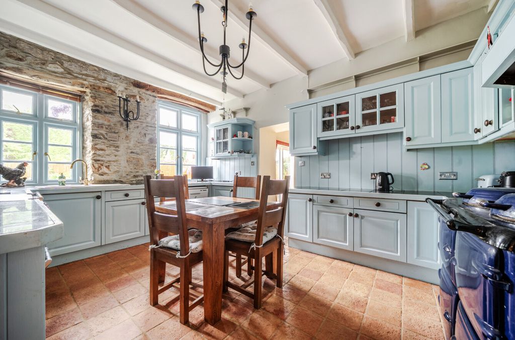 Property photo 3 of 15 Kitchen