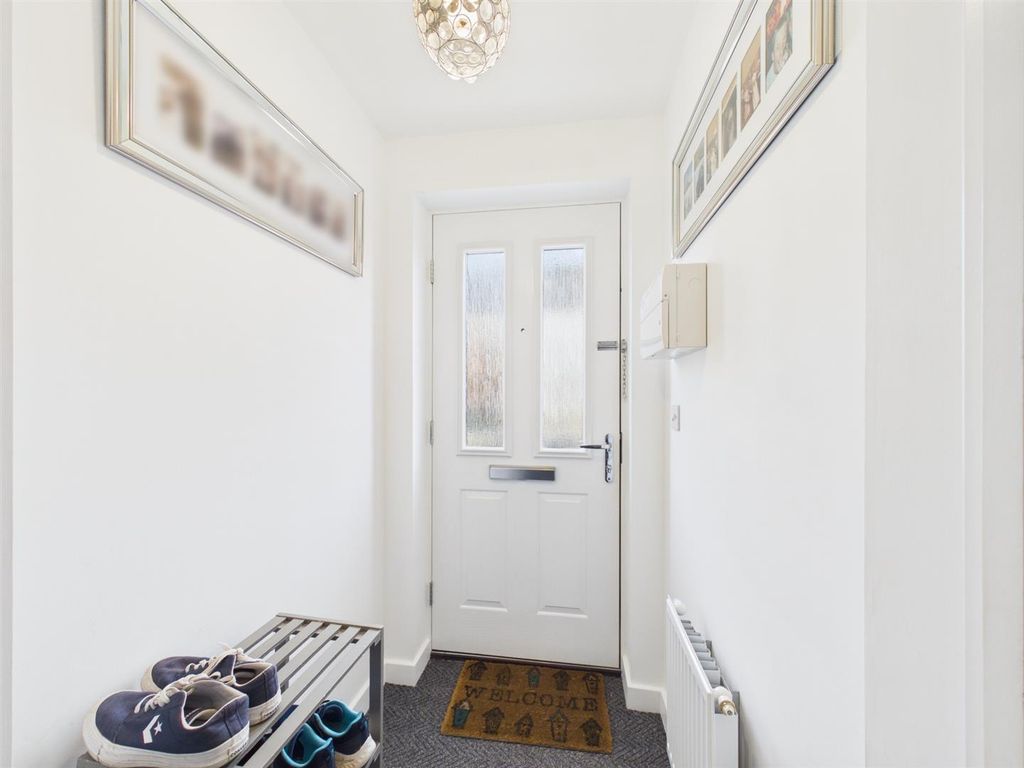 Property photo 3 of 18 Entrance Hall