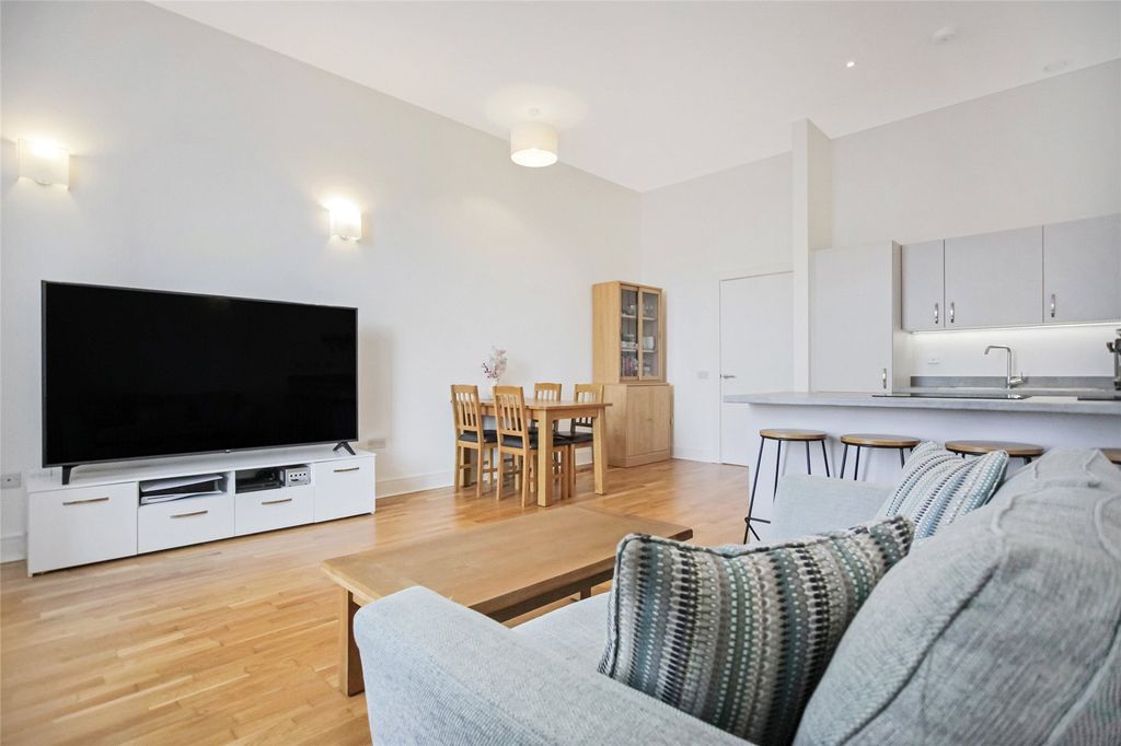 Property photo 3 of 21 Living/Dining Room