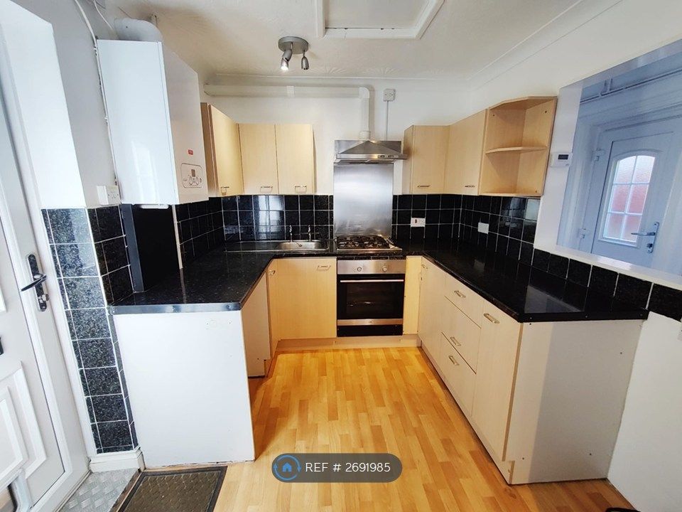 Property photo 2 of 8 Kitchen