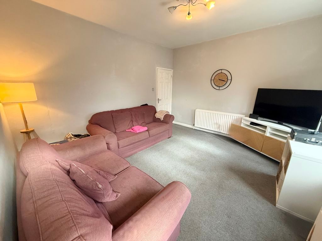 Property photo 2 of 10 Lounge