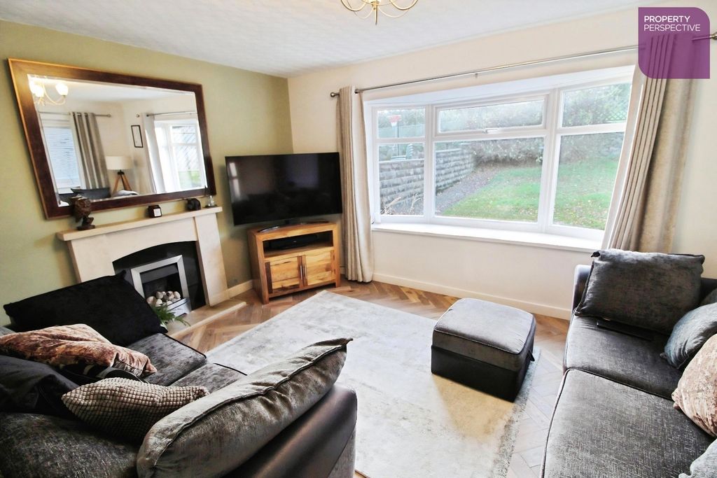 Property photo 3 of 12 Lounge