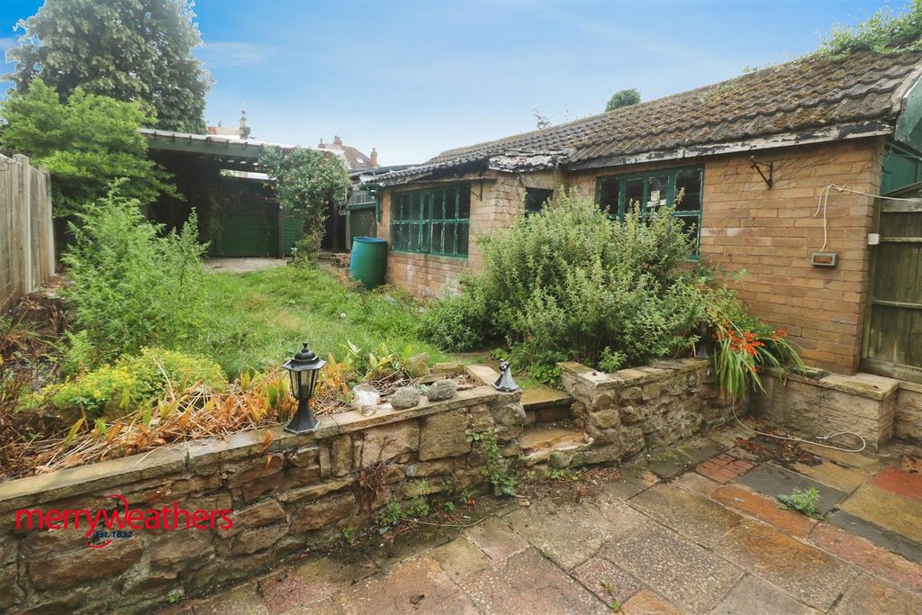 Property photo 2 of 10 Outside