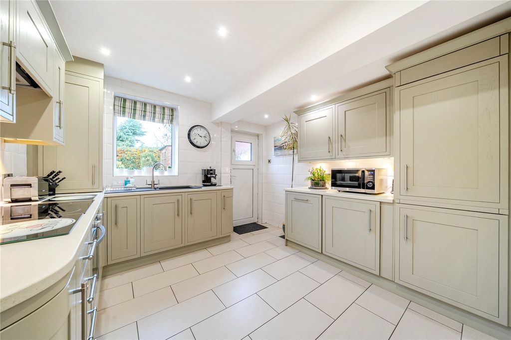 Property photo 3 of 23 Picture No. 15