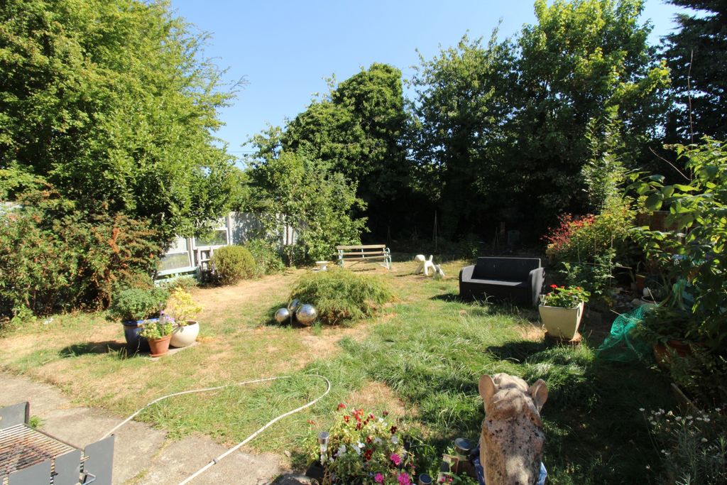 Property photo 3 of 7 Photo 6