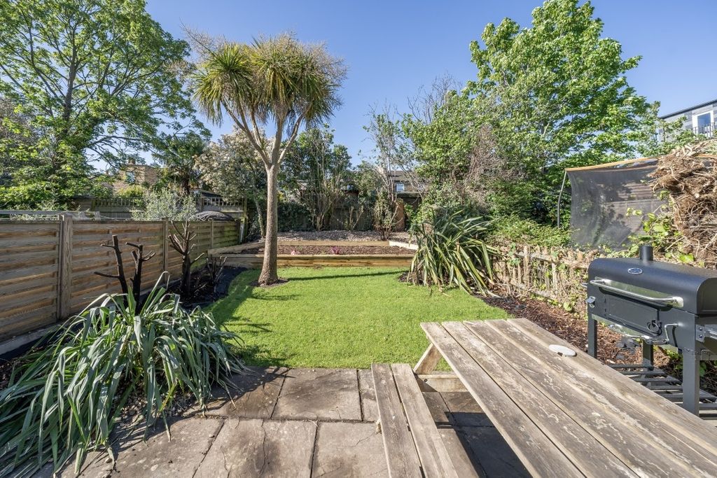 Property photo 2 of 17 14