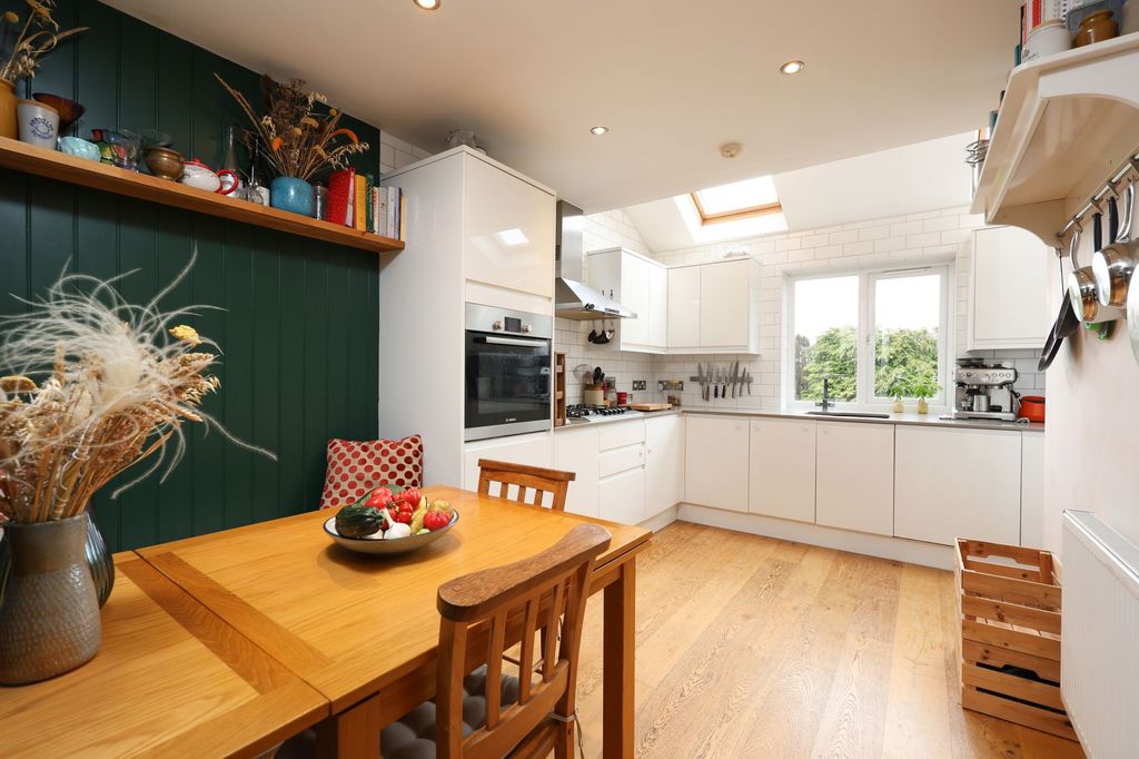 Property photo 1 of 27