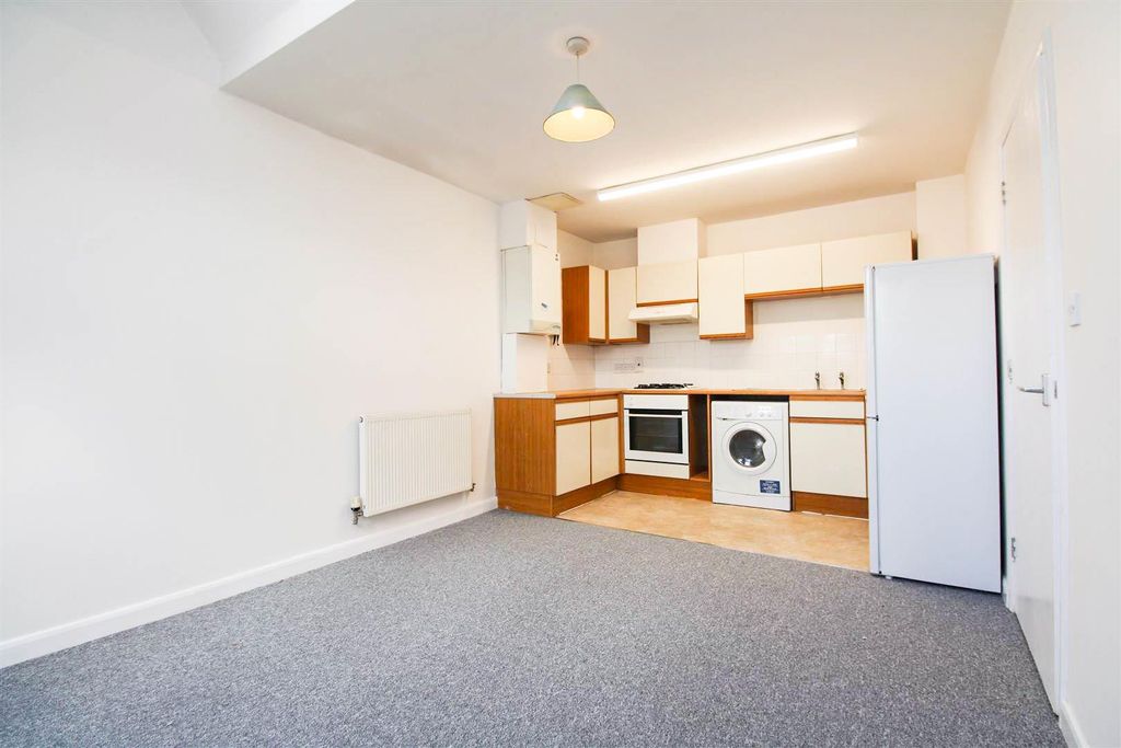 Property photo 3 of 4 Openplan Lounge/Kitchen