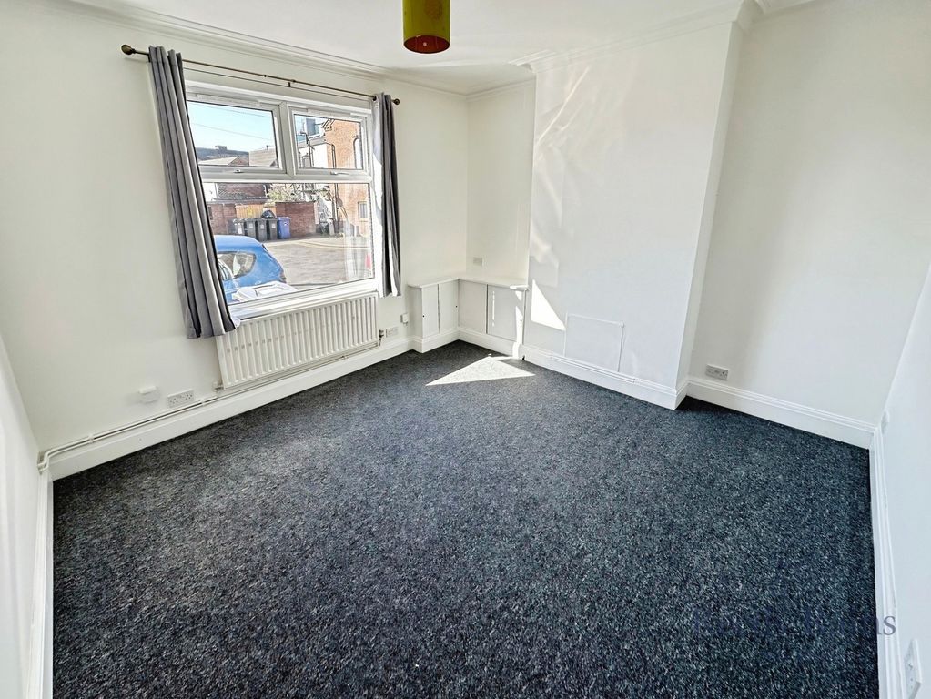 Property photo 3 of 8 Dining Room
