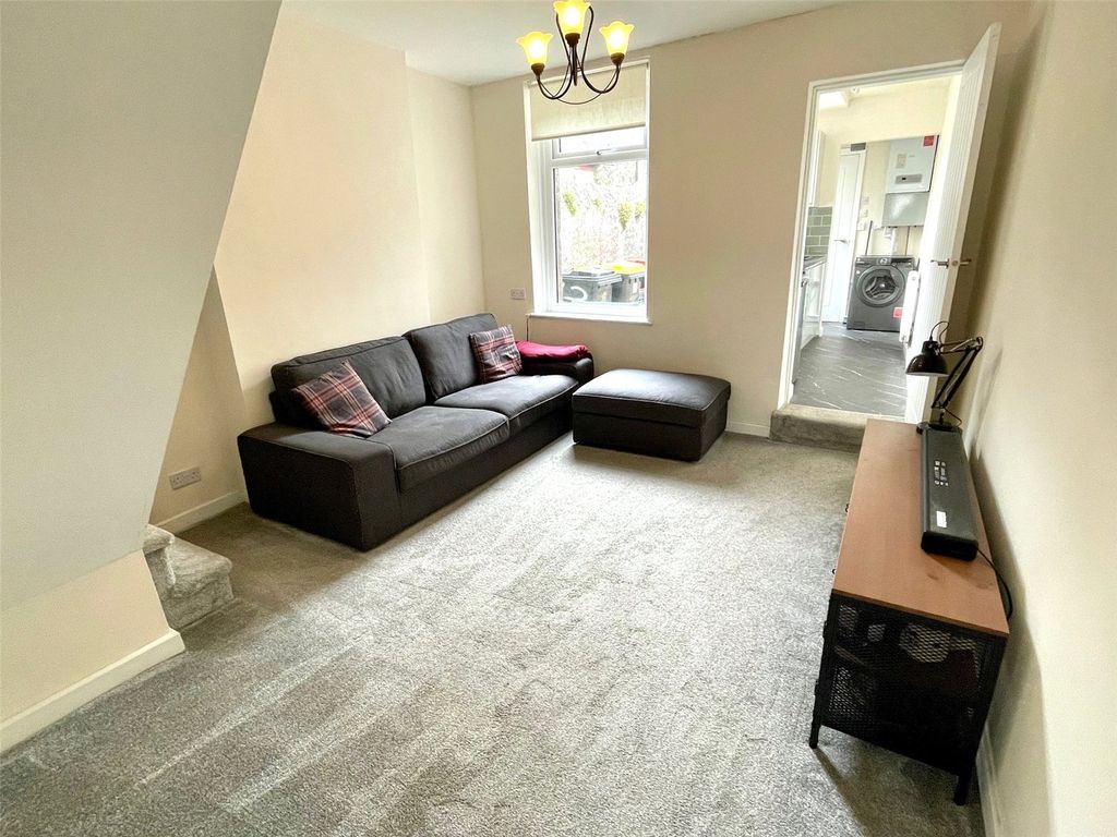 Property photo 2 of 16 Lounge