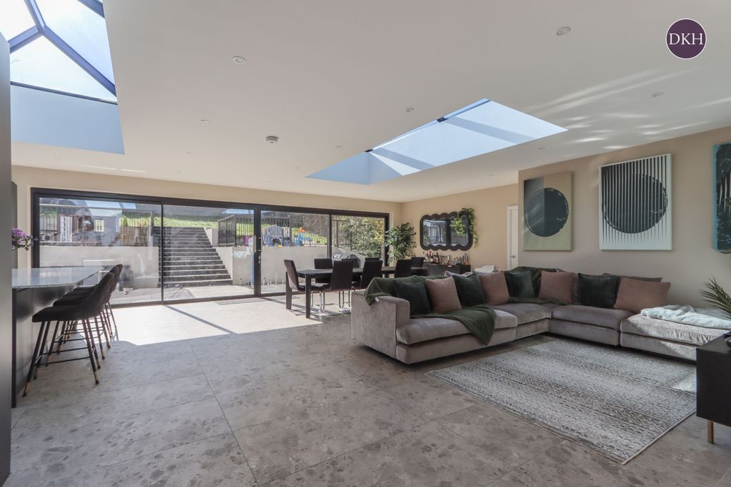 Property photo 2 of 20 Picture No. 32