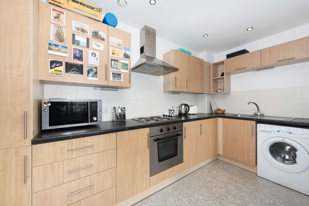 Property photo 3 of 12 Kitchen