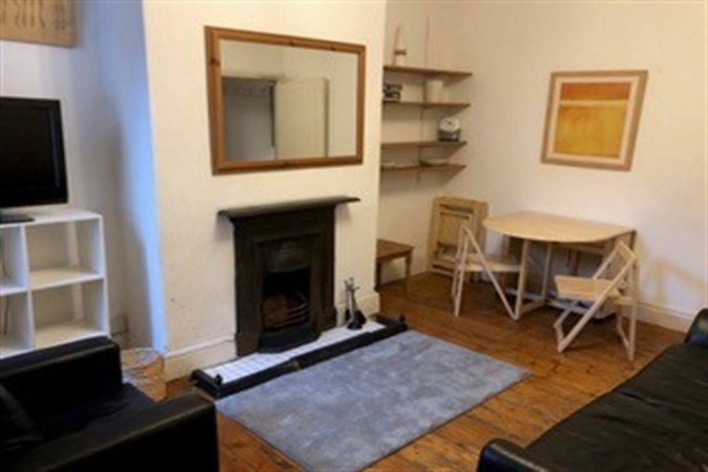 Property photo 3 of 9 Living Room