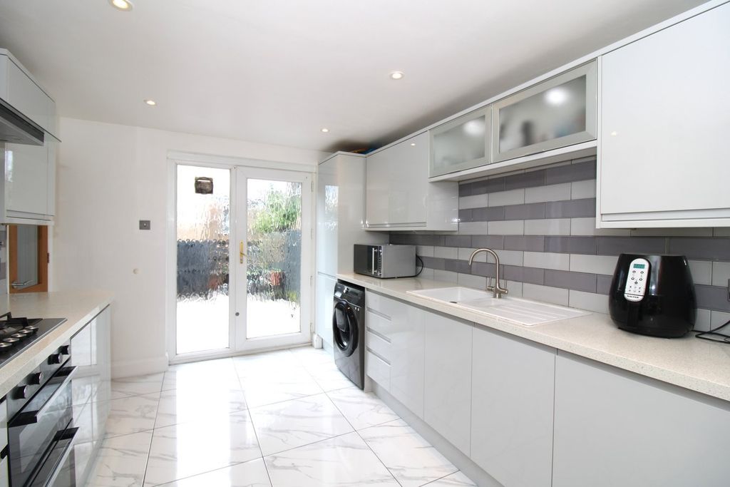 Property photo 1 of 25 Kitchen