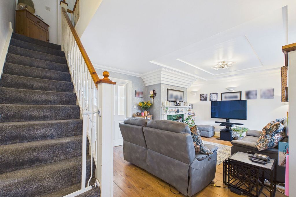 Property photo 3 of 19