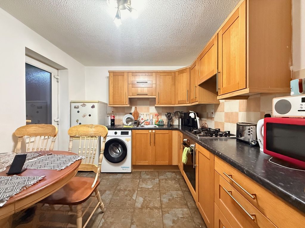 Property photo 2 of 7 Kitchen