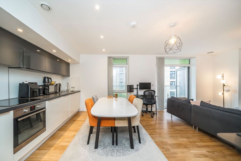 Property photo 2 of 9