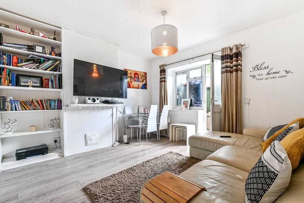 Property photo 3 of 12