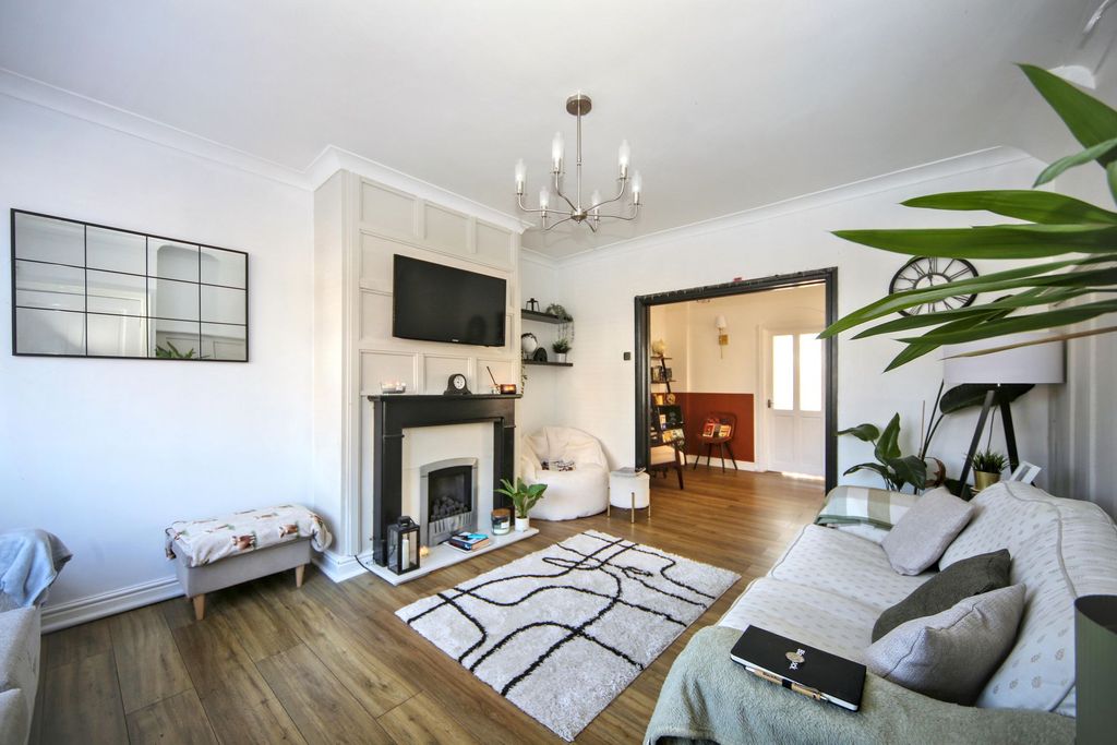 Property photo 2 of 22