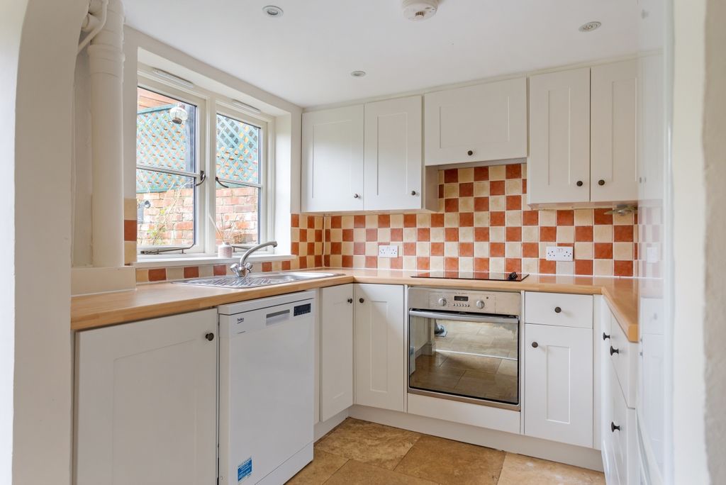 Property photo 2 of 23 10 Red Lion Stree...