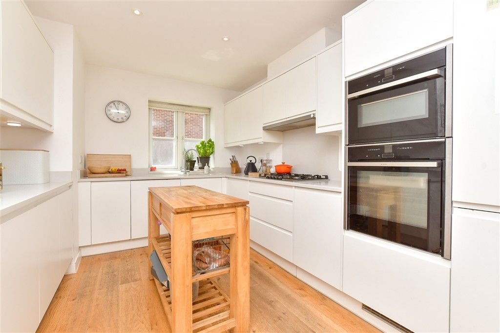 Property photo 2 of 16 Kitchen / Lounge / Diner
