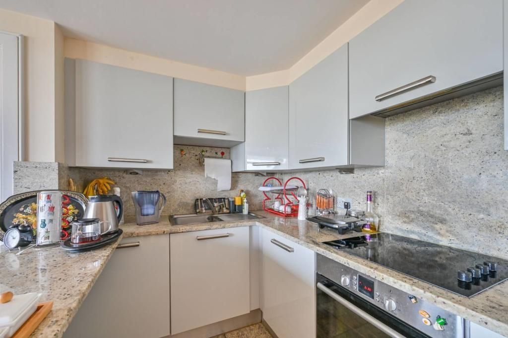 Property photo 2 of 5 Kitchen