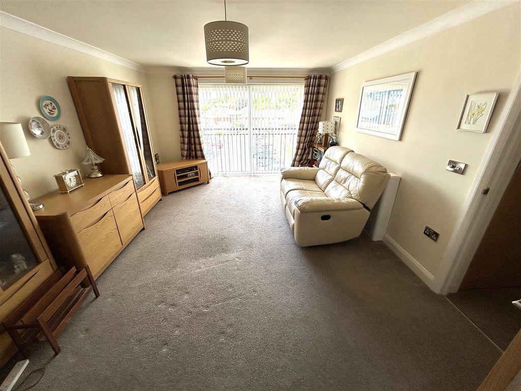 Property photo 2 of 12 Open Plan Lounge