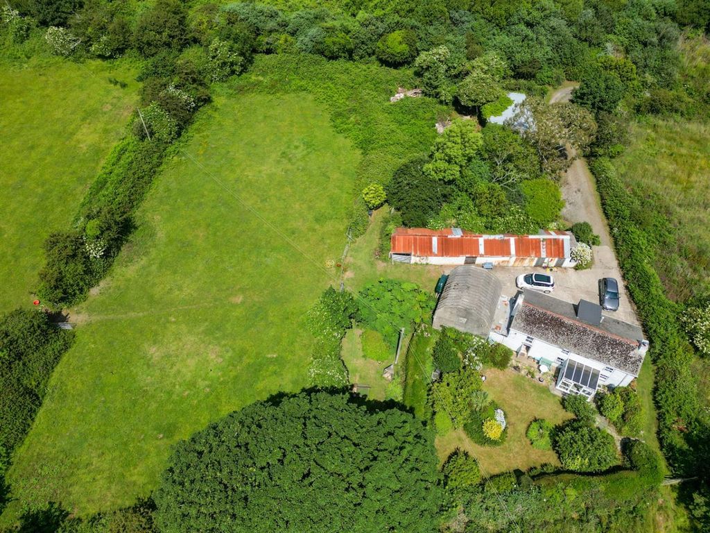 Property photo 2 of 29 4882284