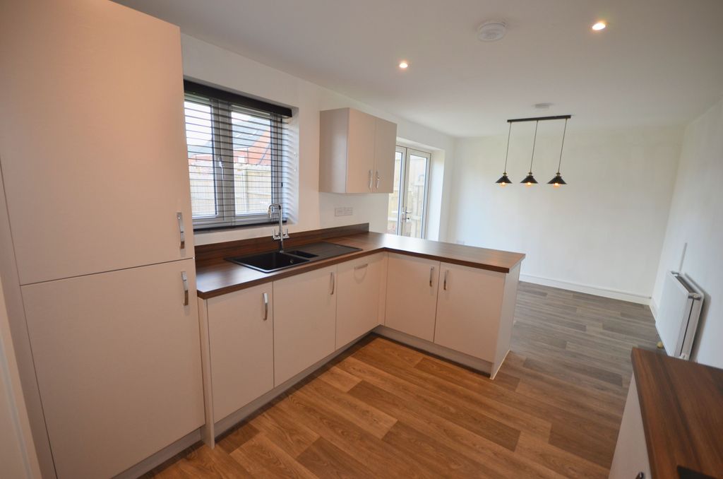 Property photo 2 of 23