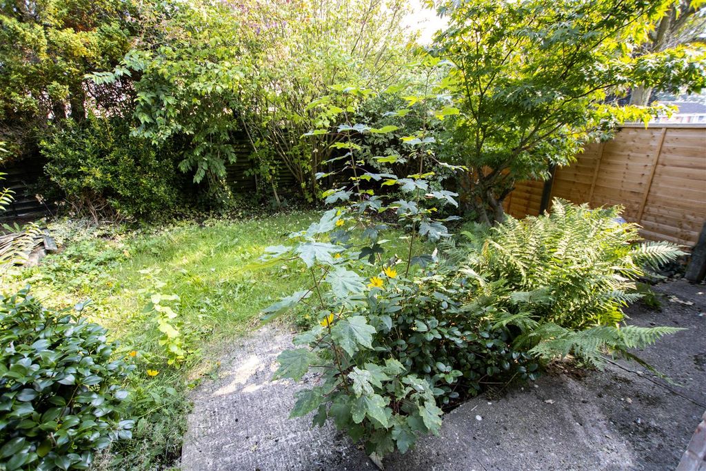 Property photo 3 of 11 Approach