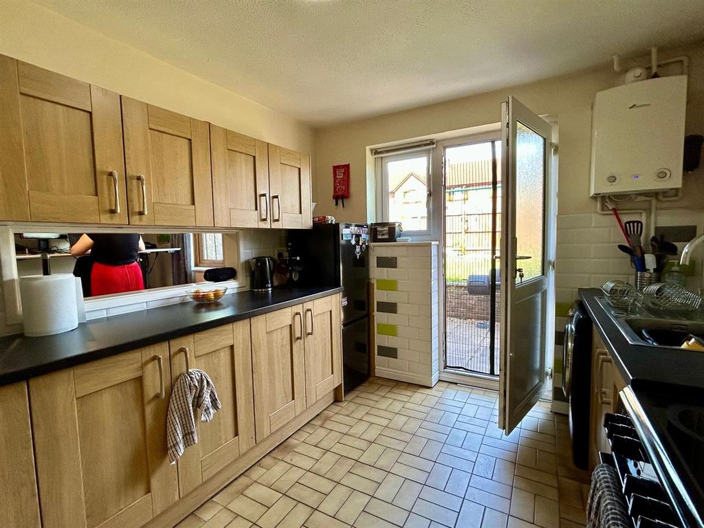 Property photo 3 of 23 Kitchen